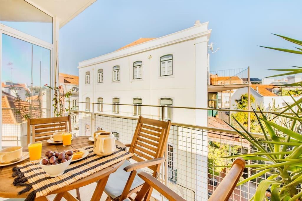 Principe Real Sunny Apartment Lisbona Esterno foto