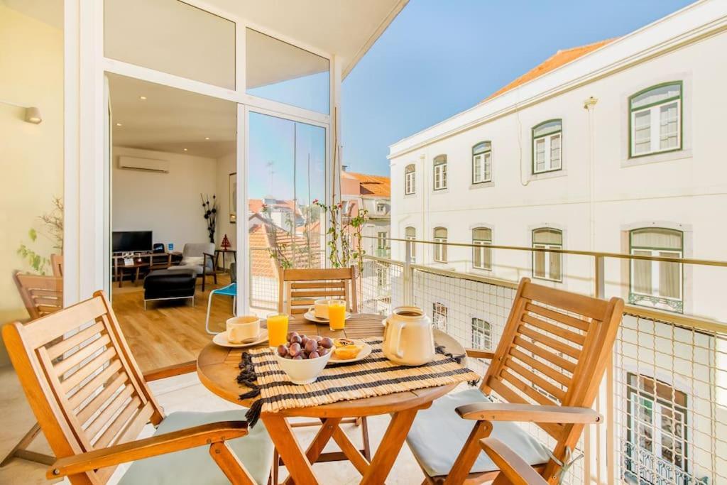 Principe Real Sunny Apartment Lisbona Esterno foto